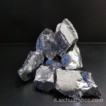 Chrome è un metallo bianco argenteo di Microstrip Sky-Blue